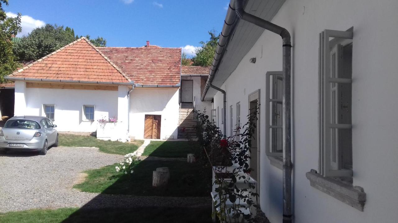Plitzner Belvarosi Apartmanhaz Eger Exterior photo