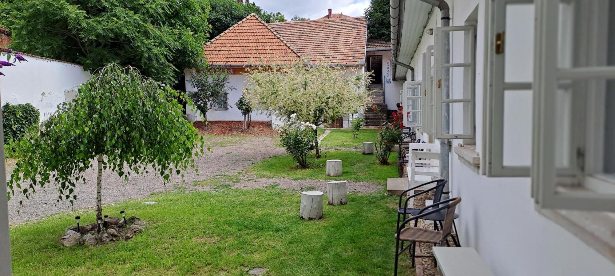 Plitzner Belvarosi Apartmanhaz Eger Exterior photo