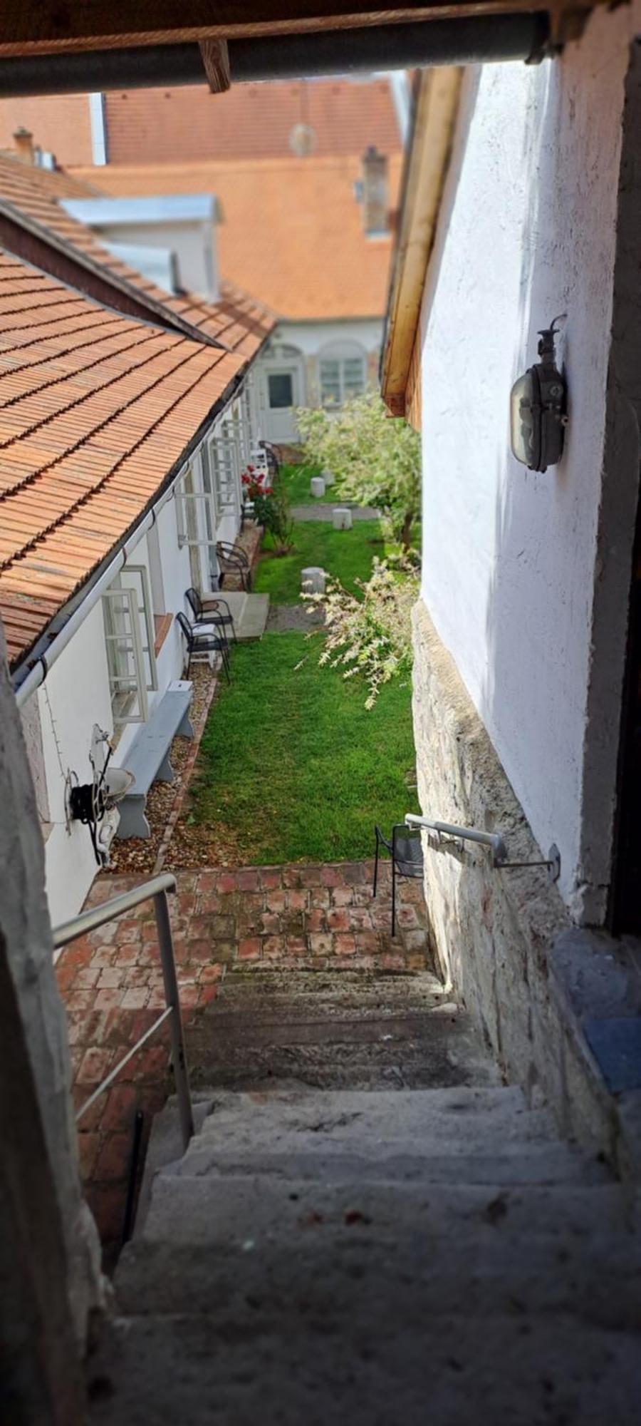 Plitzner Belvarosi Apartmanhaz Eger Exterior photo