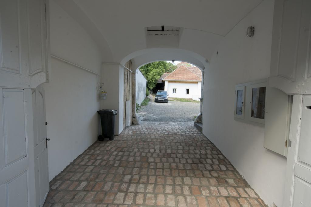 Plitzner Belvarosi Apartmanhaz Eger Exterior photo