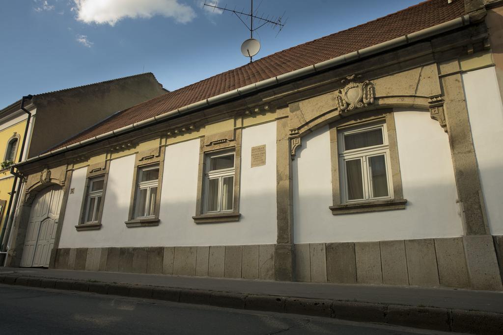 Plitzner Belvarosi Apartmanhaz Eger Exterior photo